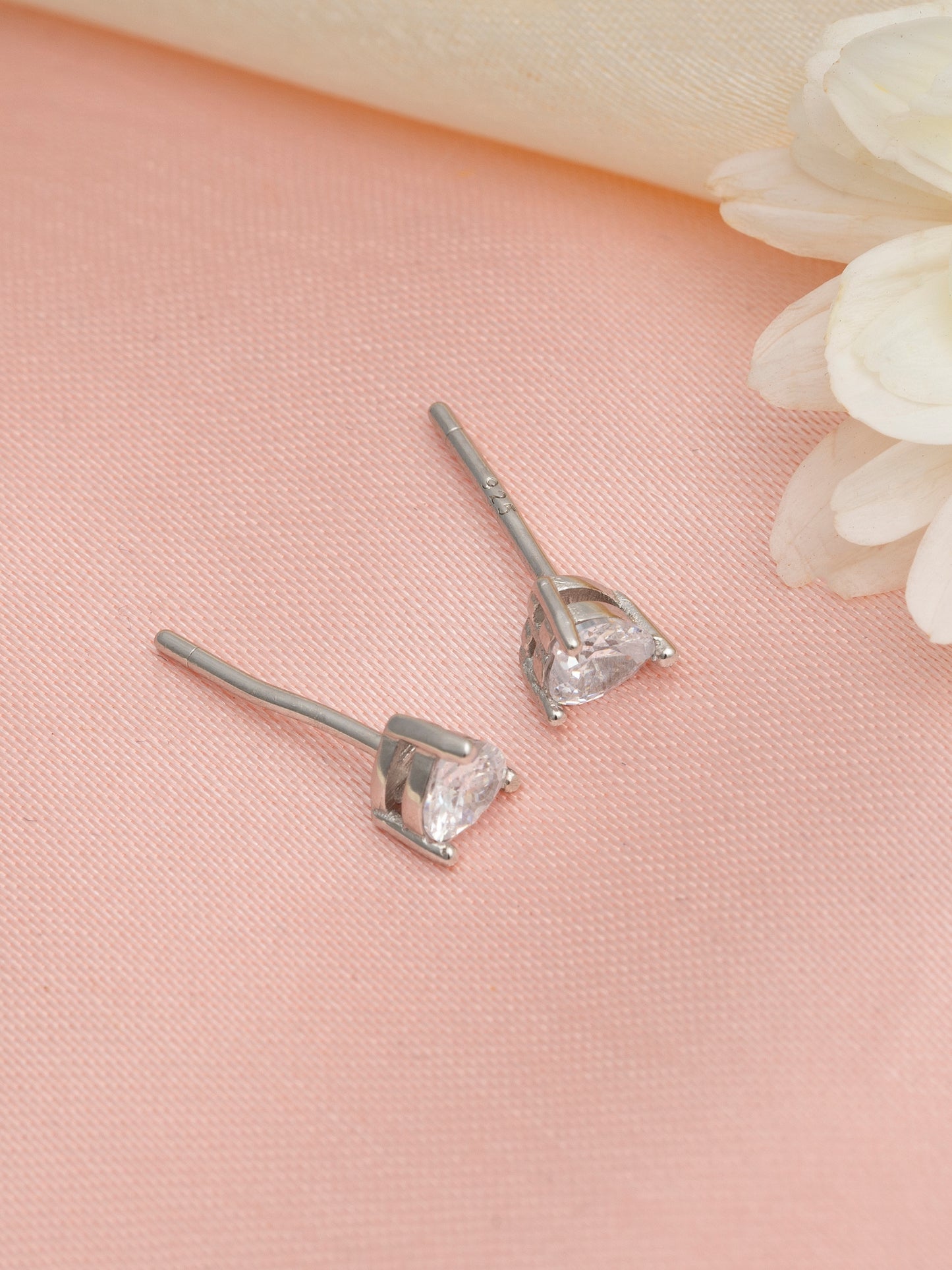 925 Sterling Silver Heart shape studs 4mm