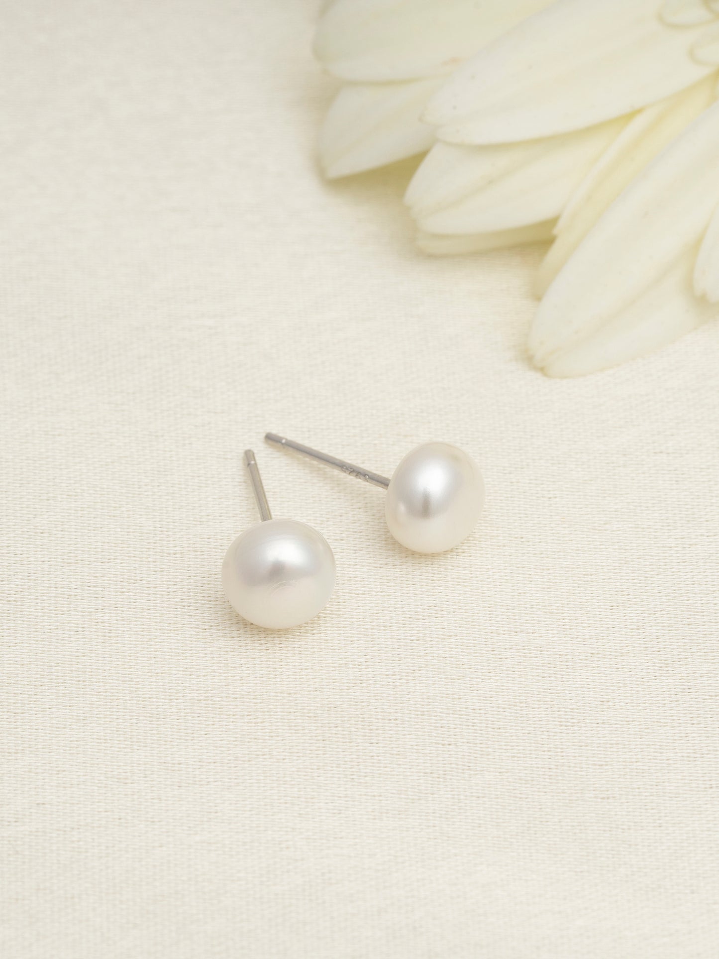 925 Sterling Silver Pearl Studs 6mm