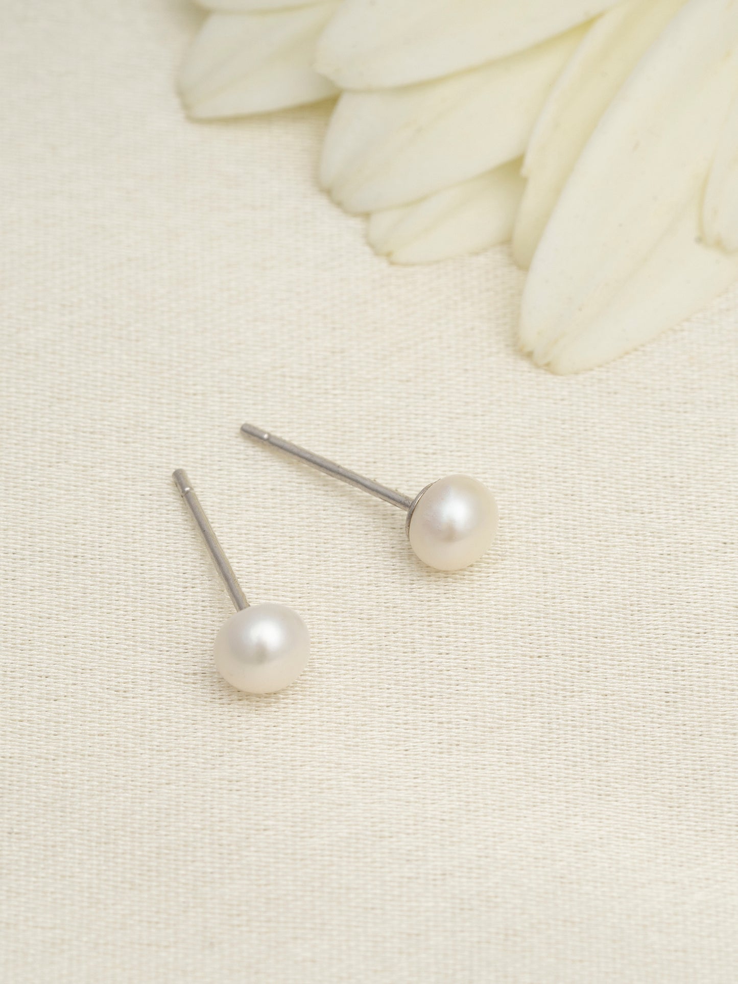 925 Sterling Silver Pearl Studs 4mm